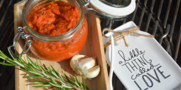 Ultimatives Ajvar Rezept zum Selber machen - ajvar selbstgemacht 08 - 13 Ajvar selbstgemacht und fertig zum Servieren
