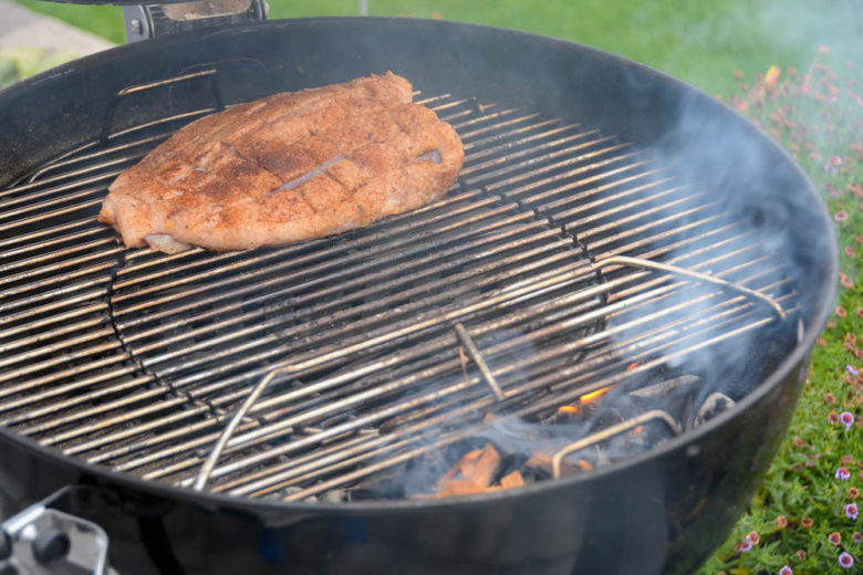 Gänsebrust mit Räucherchips am Kugelgrill