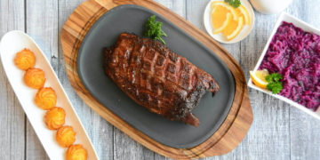 Gänsebrust vom Grill mit Rotkraut und Herzoginkartoffeln