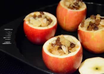 Leckere Bratäpfel vom Grill mit Vanillesauce