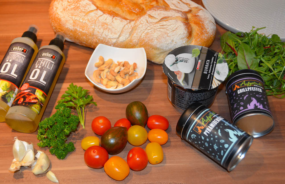 Burrata mit Tomatensalat und Nüssen - Aufgetischt.net
