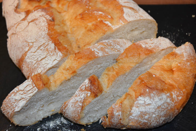 Weißbrot geröstet servieren