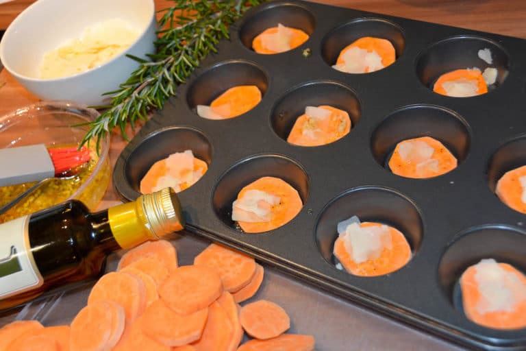 Süßkartoffel Türmchen in der Zubereitung - ein leckeres Beilagenrezept