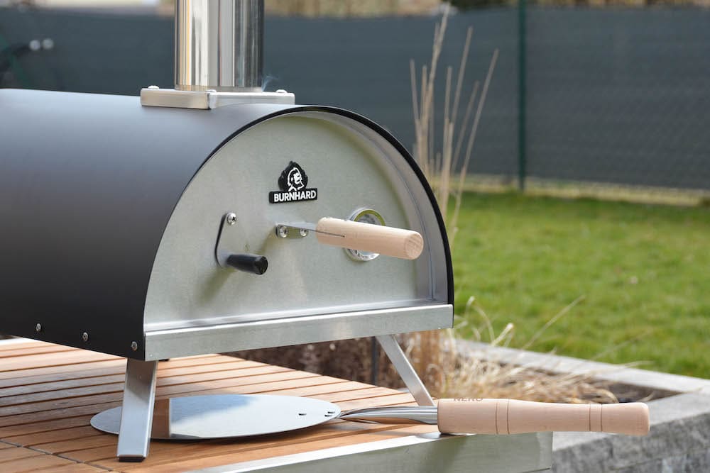 Der Outdoor Pizzaofen Nero von BURNHARD