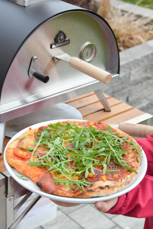 Pizza backen und genießen im Outdoor-Pizzaofen 