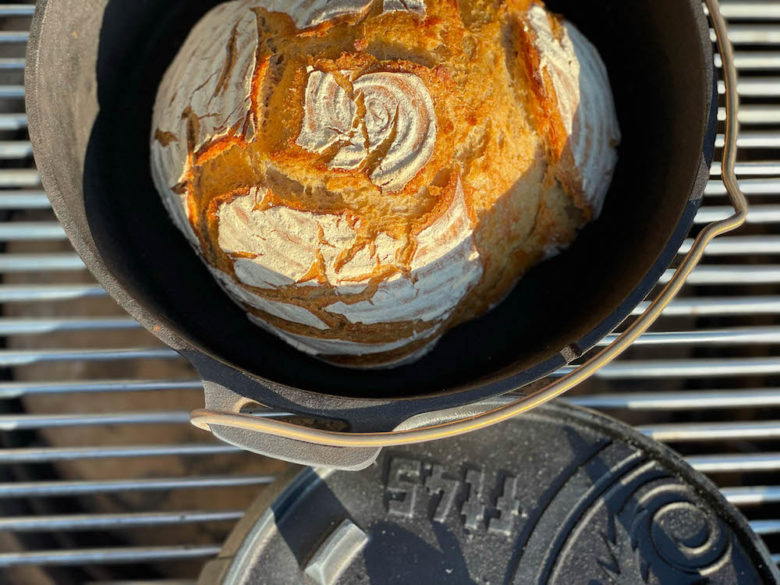 Weizenbrot aus dem Dutch Oven - so klappt Brot aus dem Topf ganz einfach
