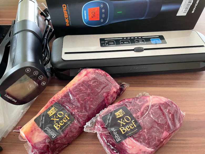 Sous Vide Stick Inkbird ISV 200W sowie der Vakuumierer im Test