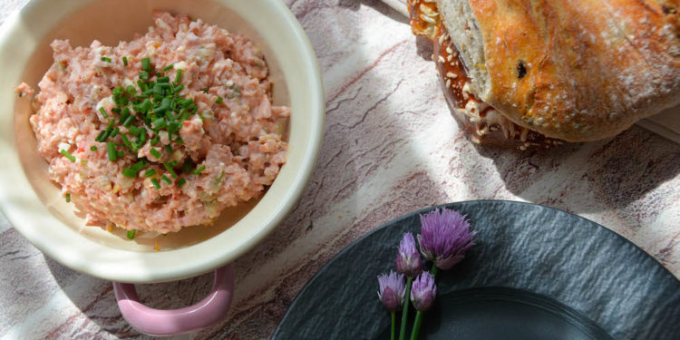 Kellergatsch Wurstaufstrich mit dem Mini Chopper zubereitet
