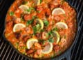 Spanische Paella mit Huhn, Shrimps & Chorizo - paella dutch oven 15 - 18 Spanische Paella Rezept aus dem Dutch Oven