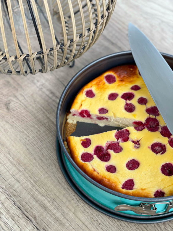 Low Carb Cheesecake mit frischen Himbeeren