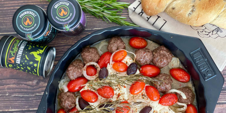 Baked Feta mit Fleischbällchen vom Grill