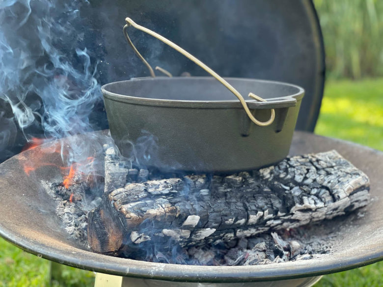 Den Dutch Oven fürs Schwammerlrisotto bereits erhitzen