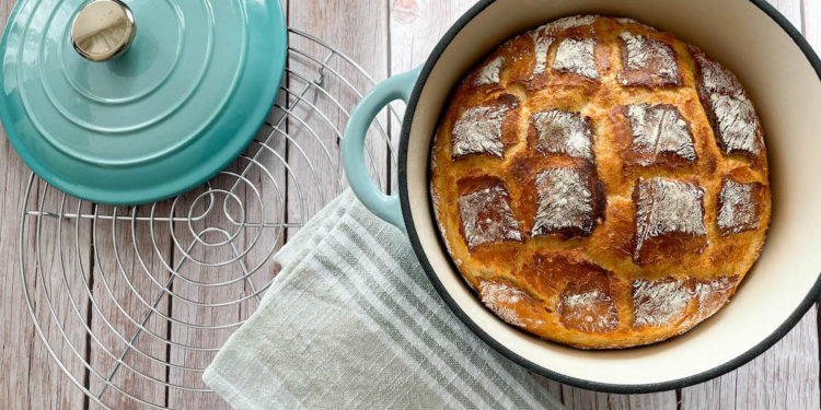 Brot aus dem Topf - Alles was du wissen musst! - brot im gusstopf 15 - 1 Brot aus dem Gusstopf