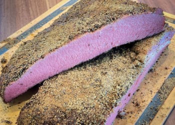 frisches Pastrami aus dem Smoker