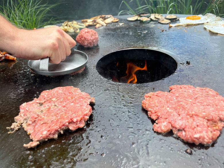 Smashed Burger Patties mit dem Burger Set von Burnhard 