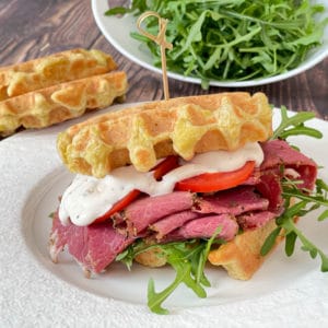 Kartoffelwaffeln mit frischem Pastrami