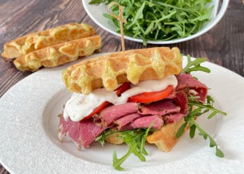 Kartoffelwaffeln mit frischem Pastrami