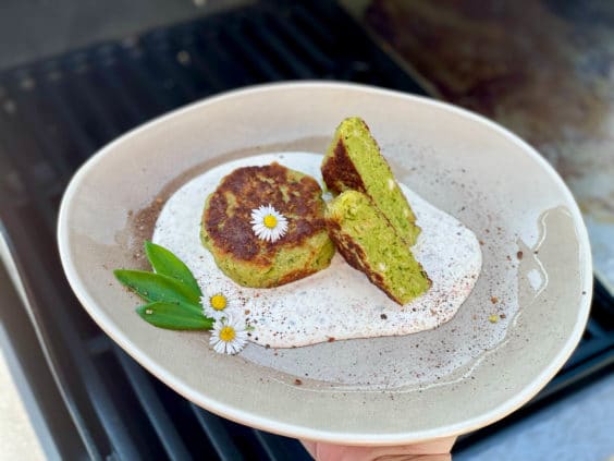 Frische Bärlauchlaibchen von der Plancha heiß serviert