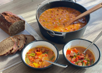Cabanossi Suppe aus dem Dutch Oven