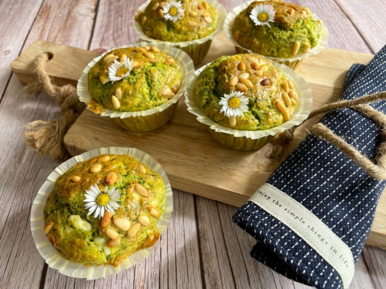 Bärlauchmuffins mit Pinienkernen