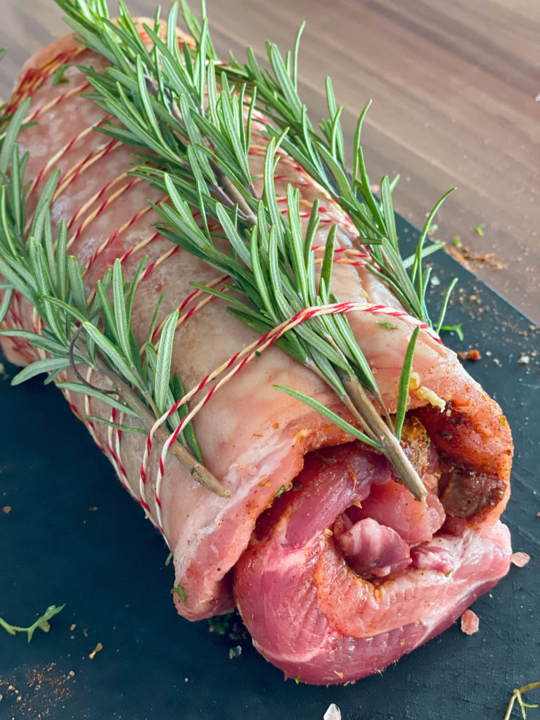 Knuspriges Porchetta mit italienischer Füllung - porchetta italienisch 06 - 39