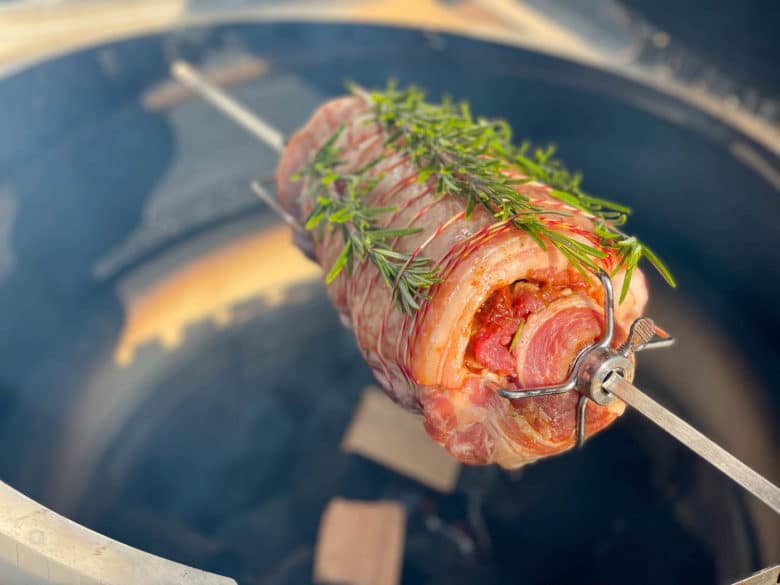 Porchetta am Drehspieß - Mit der Rotisserie das Grillzubehör erweitern