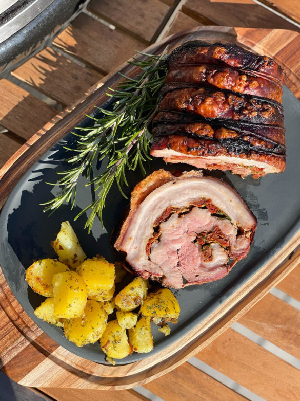 Porchetta frisch vom Drehspieß und fertig zum Servieren