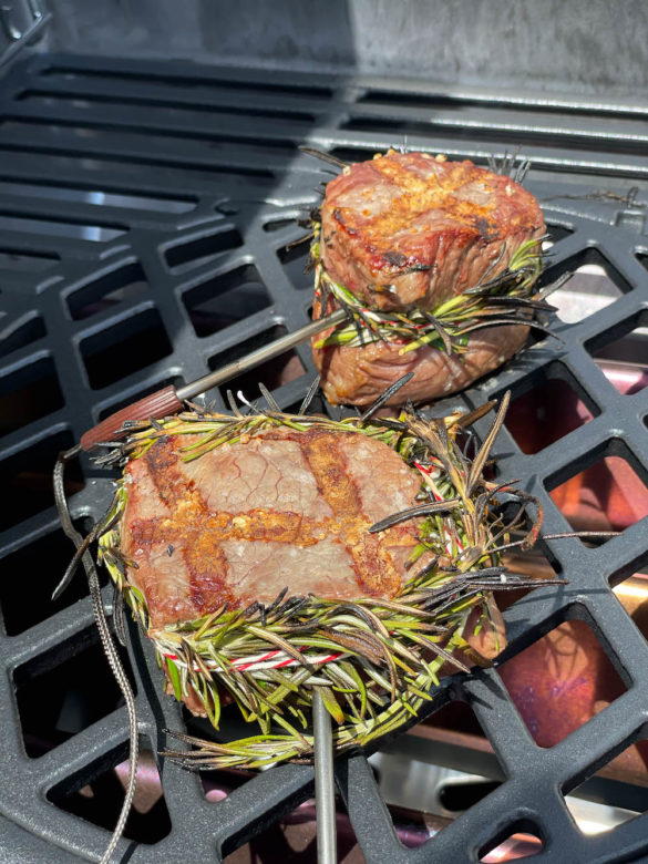 Perfekte Steaks auf der Sear Grate im Weber Genesis 