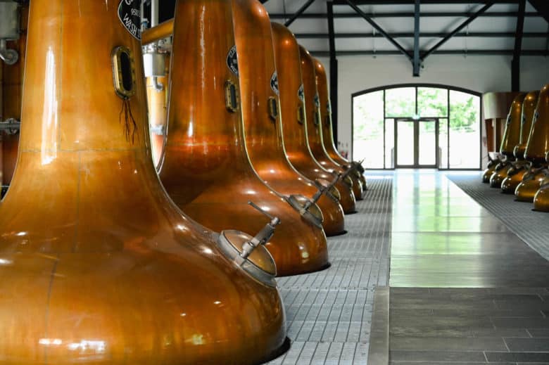 Pot Stills in der Glenfiddich Destillerie - Whisky Sorten Ratgeber