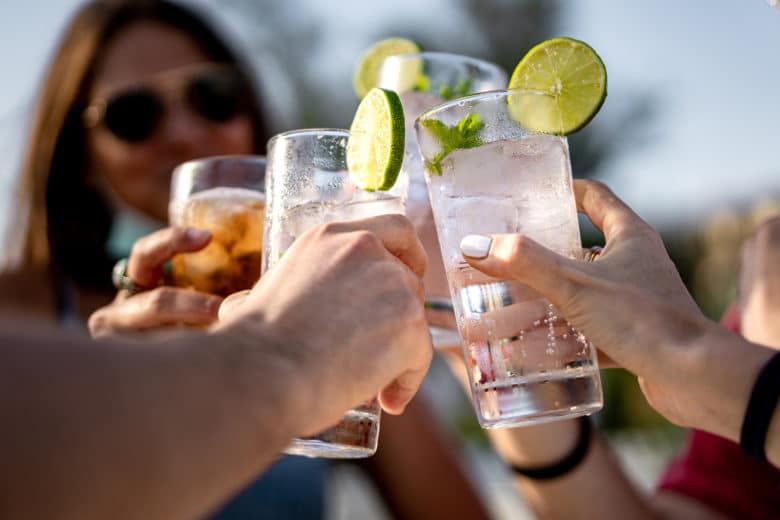 Tolle Abende mit Freunden und dem Gin Abo genießen 