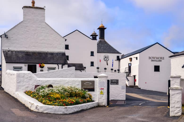 Bowmore Whisky Destillerie auf der schottischen Insel Islay