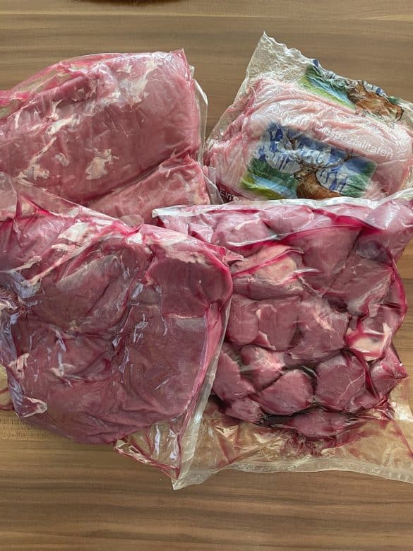 Frische Lieferung an hochwertigem Hirschfleisch