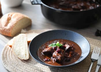 Feines Hirschragout in einer Schokoladen-Cranberry Sauce - hirschragout dutchoven - 19