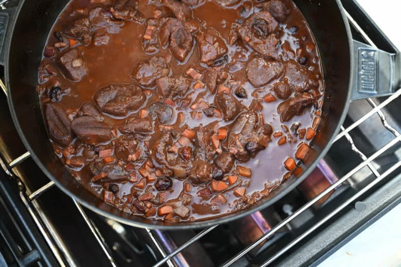 Hirschragout in der Schokoladen Cranberry Sauce 