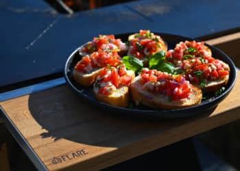 Knuspriges Tomatenbruschetta von der FLARE Feuerplatte - tomaten bruschetta flare 21 - 19