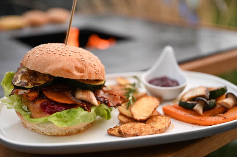 Perfekter Wagyu Burger von der Feuerplatte - wagyu herbstburger 20 - 32