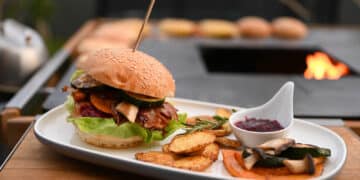 Perfekter Wagyu Burger von der Feuerplatte - wagyu herbstburger 22 - 33 Herbstburger - Frischer Wagyuburger von der Feuerplatte