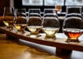 Die besten Nosing Gläser fürs Whisky Tasting  - whisky tasting board - 22 Whisky Nosing Gläser am Tasting Board
