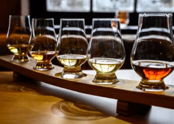 Whisky Nosing Gläser am Tasting Board
