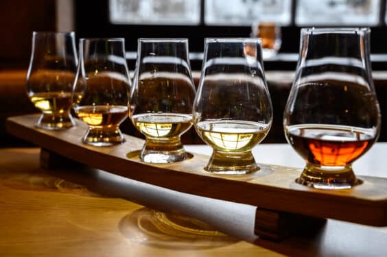 Whisky Nosing Gläser am Tasting Board