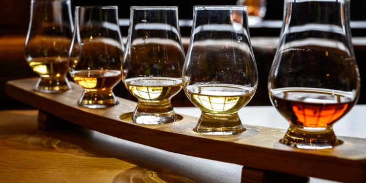 Whisky Nosing Gläser am Tasting Board