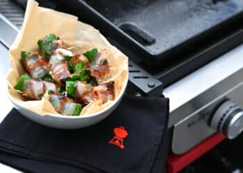 Gefüllte Pimientos de Padron im Speckmantel