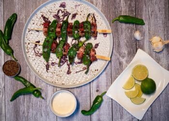 Pimientos de Padron Spieße mit Aioli Dip