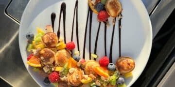 Süße holländische Poffertjes vom Grill - suesse poffertjes 17 - 19 Süße Poffertjes vom Grill mit frischen Früchten