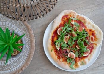 Knusprige Pizza Parma vom Grill