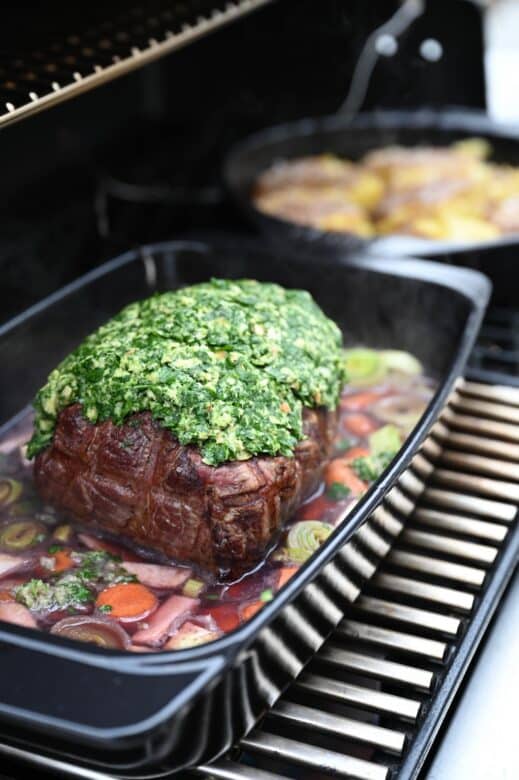 Rinderfilet im Ganze mit Senf-Kräuter-Kruste und Smashed Potatoes 